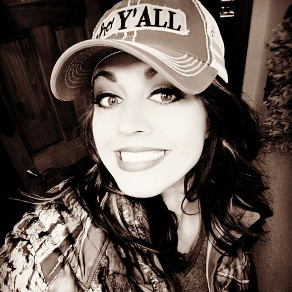 Meet your Posher, Sarah - Picture 1 of 1